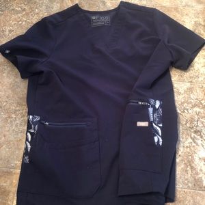 Figs 5 pocket scrub top with palm leave accent